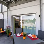 Punkt15 - Modern - Rollstuhlgerecht Apartment *